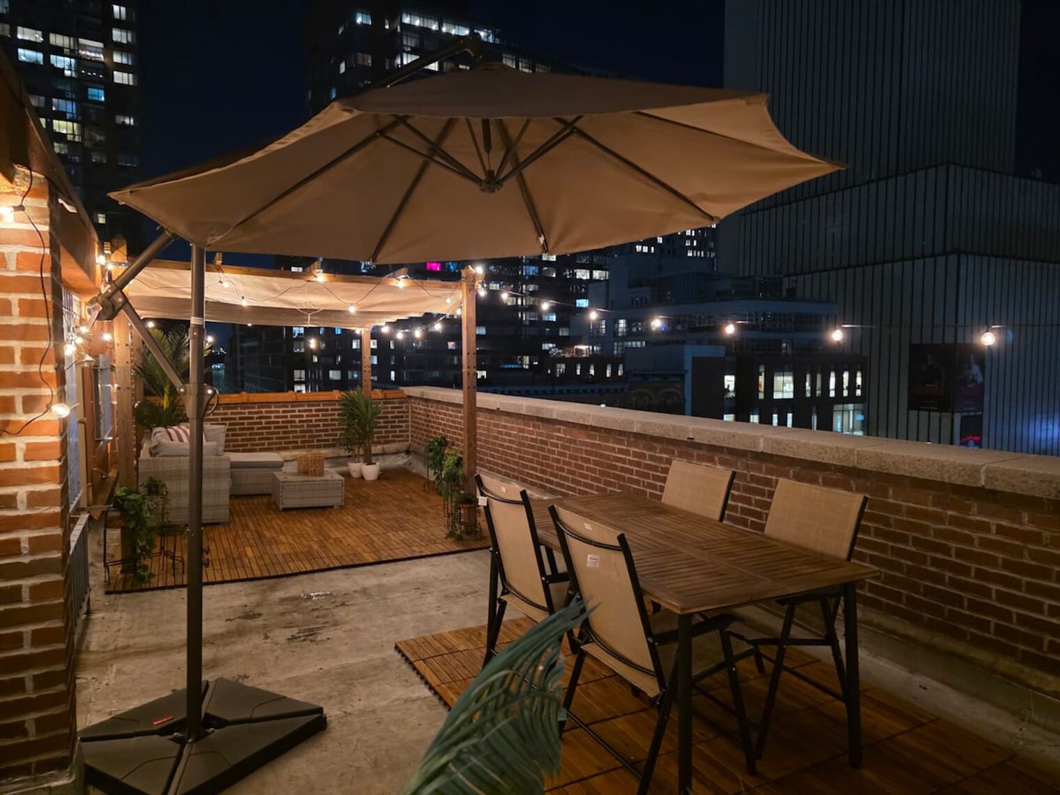 Building Photo - 458 W 52nd St