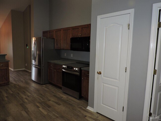 Building Photo - 724 Hanley Downs Dr