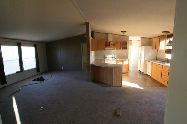 Building Photo - 3 bedroom 2 bathroom manufactured home