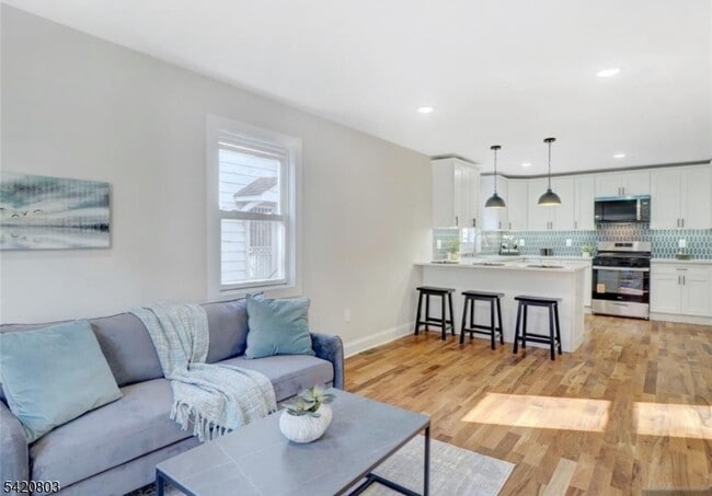 Building Photo - 495 S Clinton St