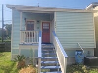 Building Photo - 1006 Sealy Ave