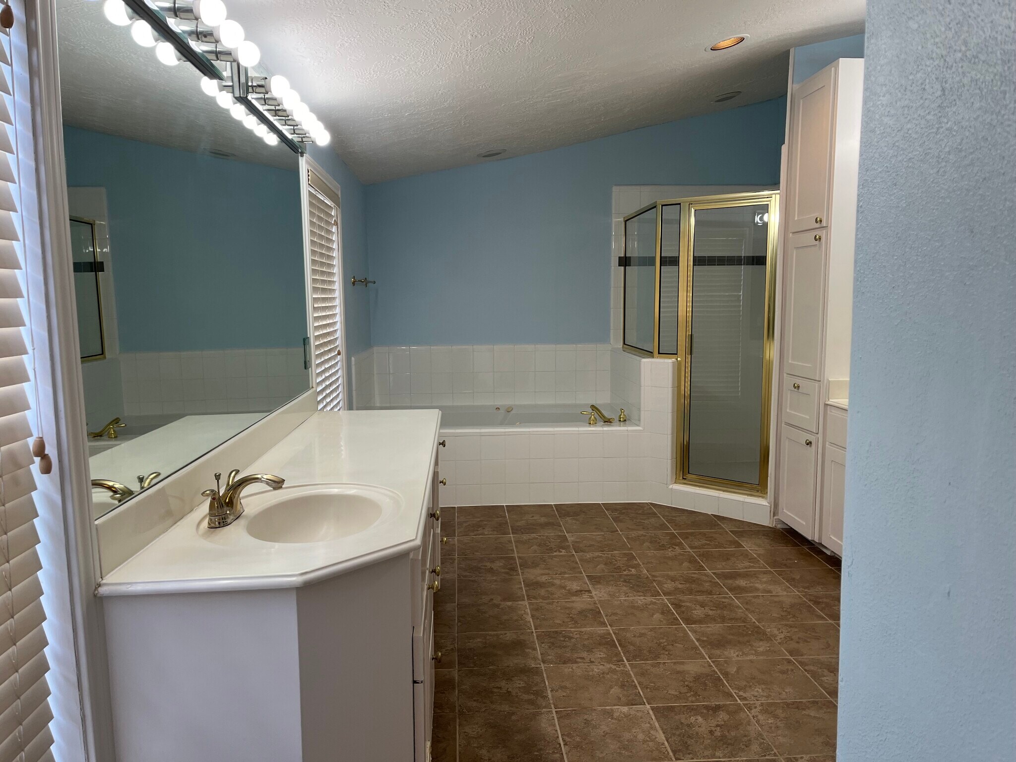 Building Photo - 6855 Bellgreen Dr