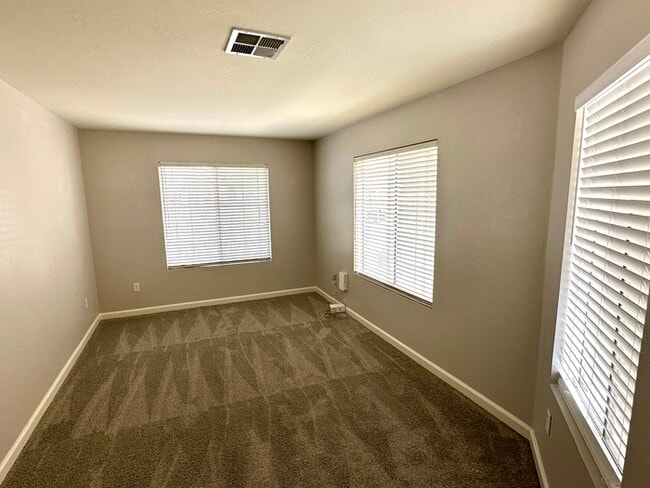 Building Photo - Great Ahwatukee double story home in perfect location.