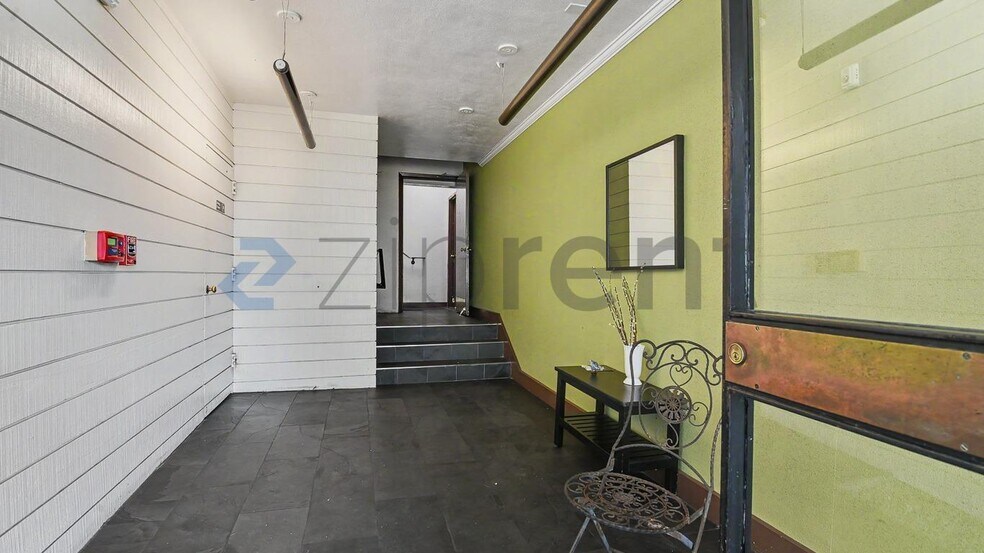 Building Photo - Unit 105