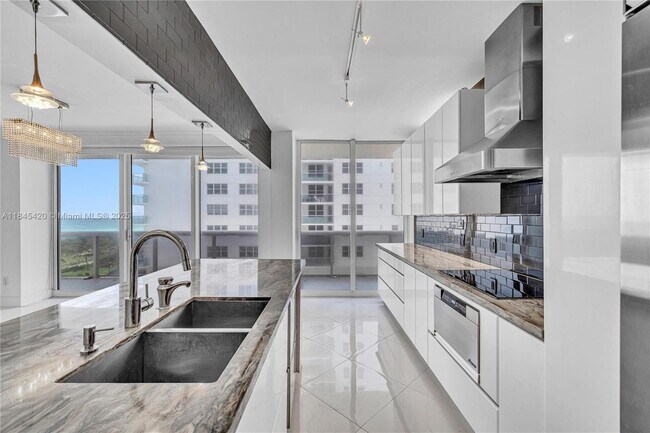 Building Photo - 9559 Collins Ave