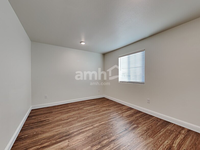 Building Photo - 724 Terrain Star Ave