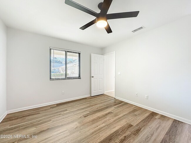 Building Photo - 141 La Pasada Cir W