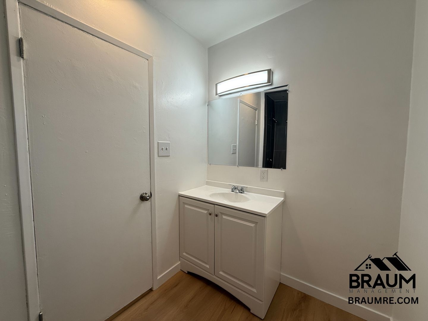 Building Photo - 13129 Oxnard St