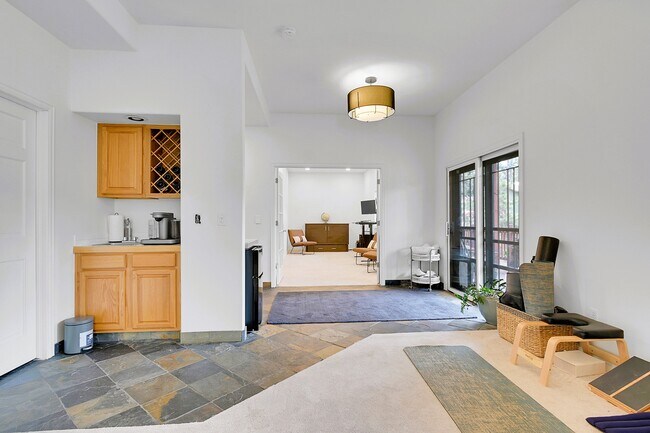 Building Photo - 28384 Kinnikinick Rd