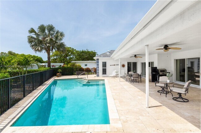 Building Photo - 4902 N Travelers Palm Ln