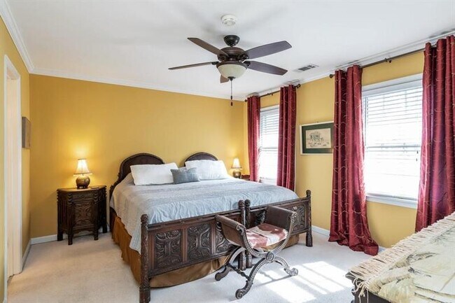 Building Photo - 1105 Clairemont Ave