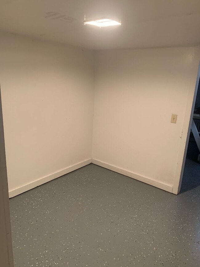 Building Photo - Cute 1 bedroom house! Located near Ta Ha Zouka Park!  Bonita casa de 1 dormitorio. ¡Ubicada cerca...