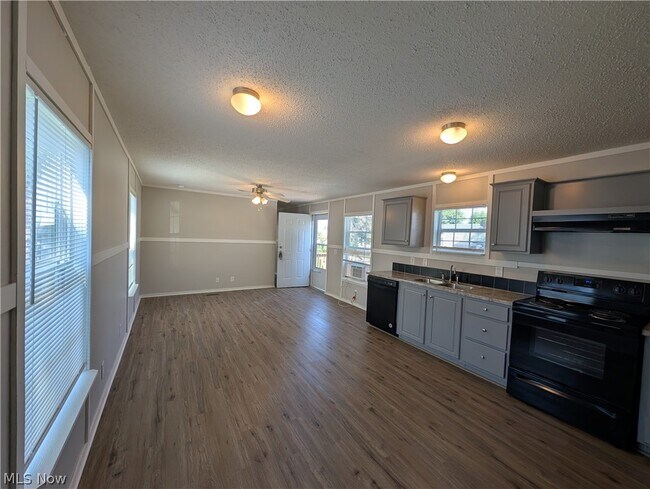 Building Photo - 215 Cedar Brook Dr