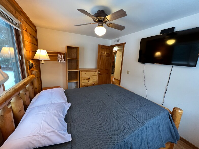 Building Photo - 207 Blossom Dr