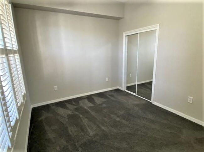 Building Photo - 3 Bedroom 2 Bathroom top floor condo at the Terraces of East Village.