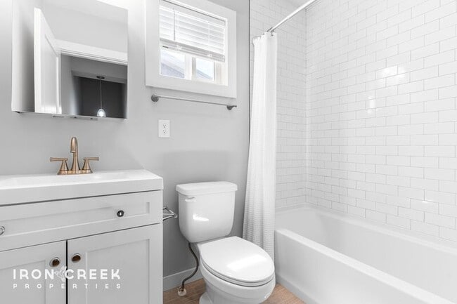 Building Photo - 52 W Cascade St