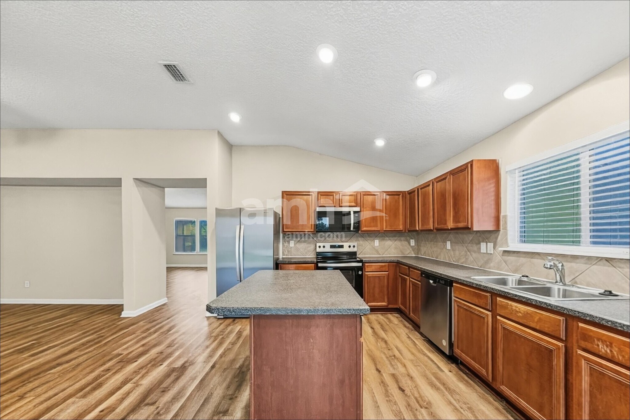 Building Photo - 12336 Deersong Dr N
