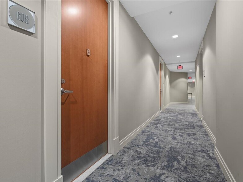 Building Photo - 811 4th St NW