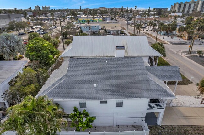 Building Photo - FURNISHED AVAILABLE JANUARY 2026. Beach Re...