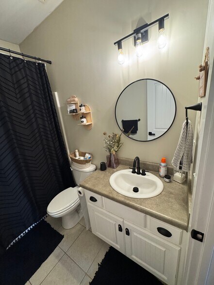 Building Photo - 2916 Cameo Way