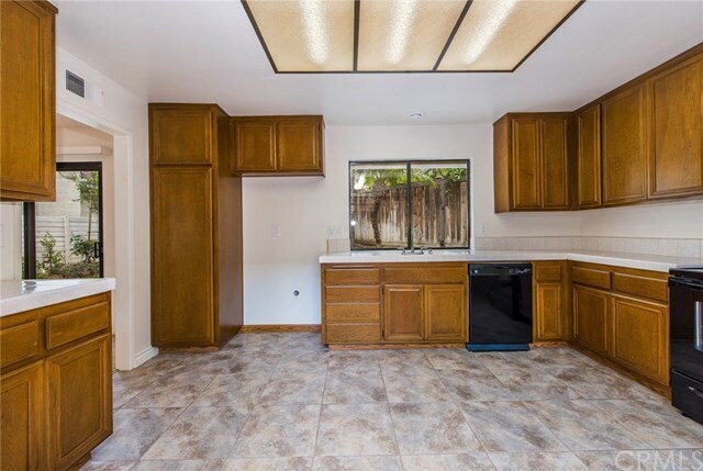Building Photo - 12 Foxglen
