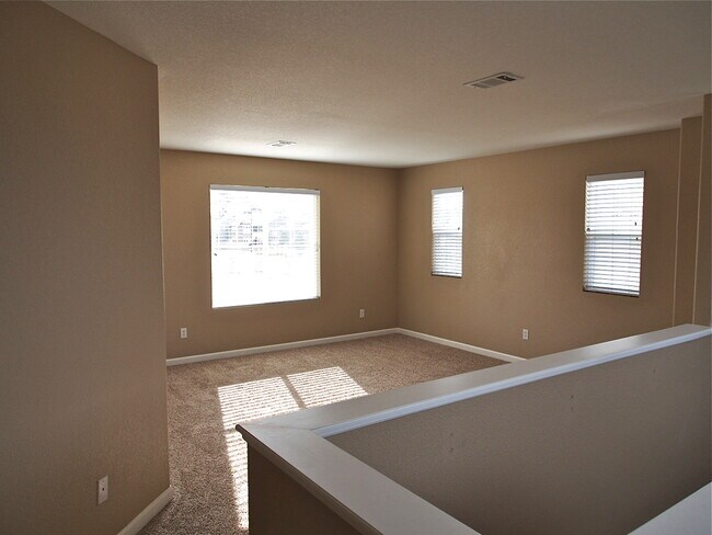 Building Photo - The Meadows Deceptively Spacious w/3BD plus Large Loft! Available Now.