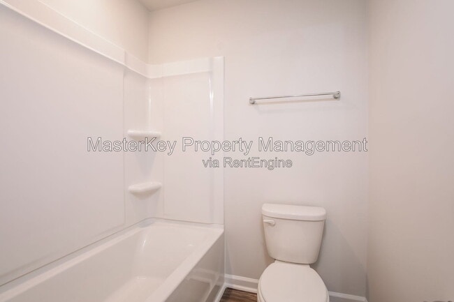 Building Photo - 804 McKenzie Pk Ter