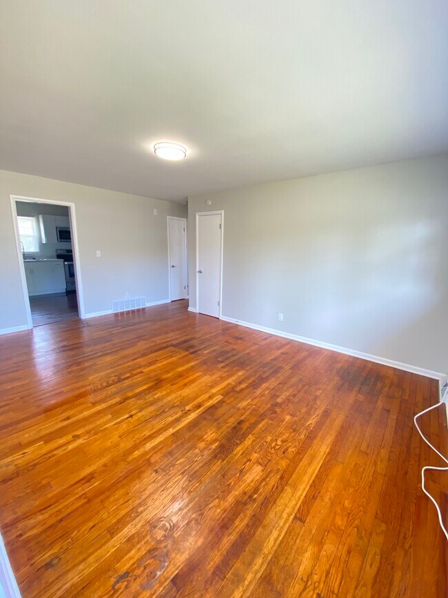 LIving Room - 2806 Highland Dr