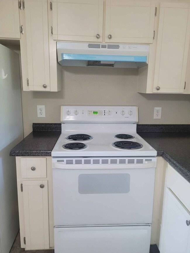 Building Photo - Countryside Apartments