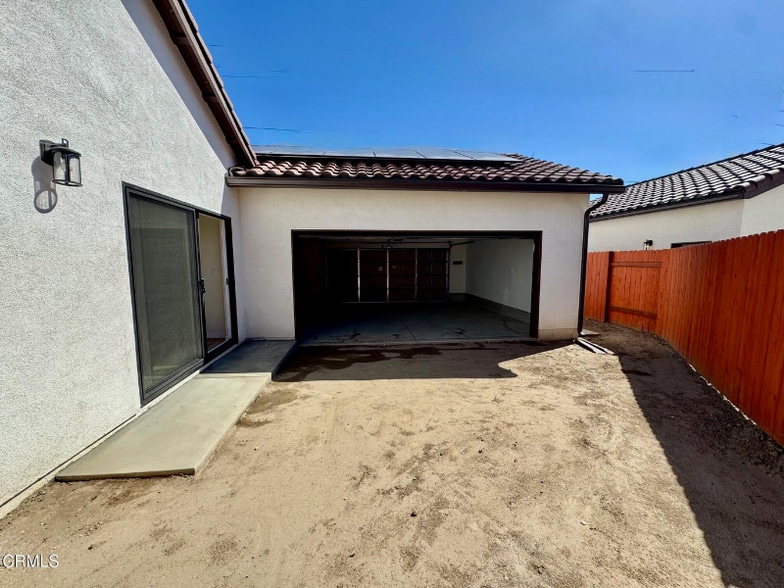 Building Photo - 1150 W 1st St