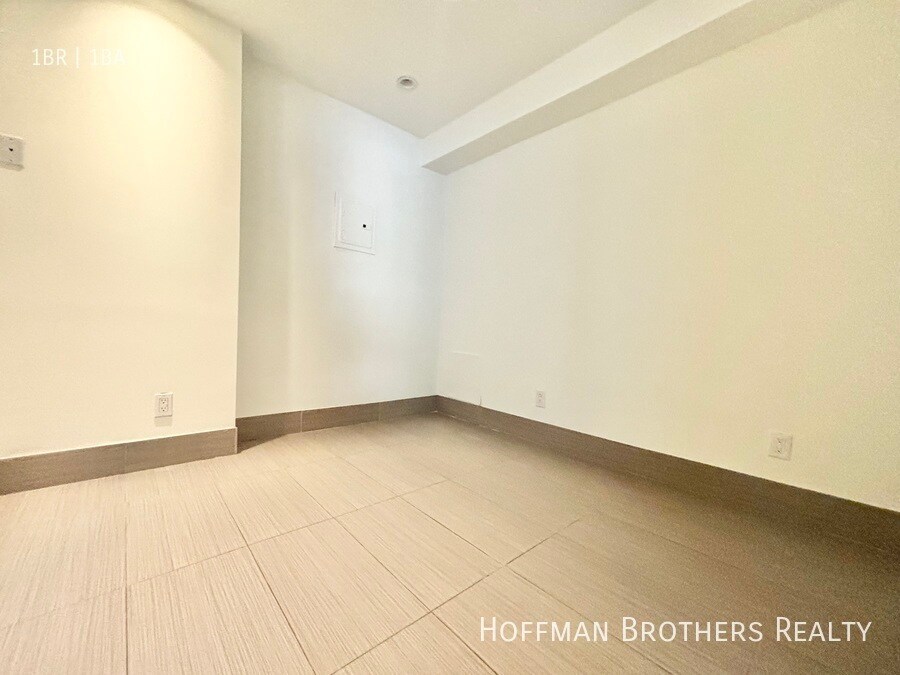 Building Photo - 3947 Los Feliz Blvd