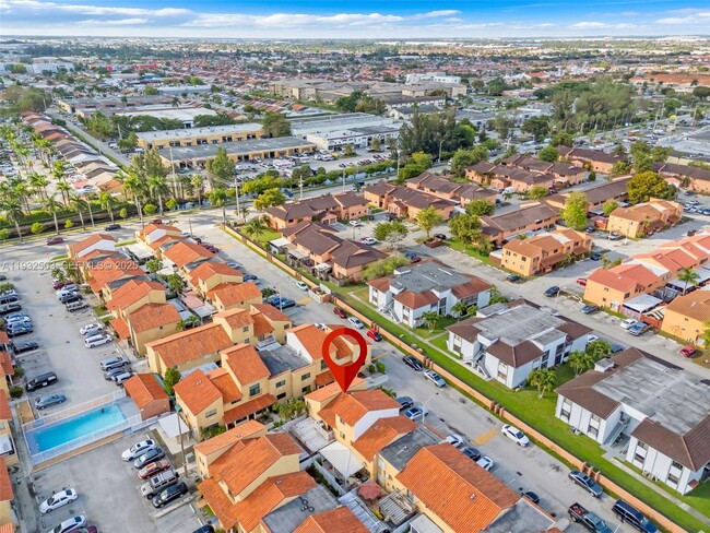 Building Photo - 2740 W 63rd St