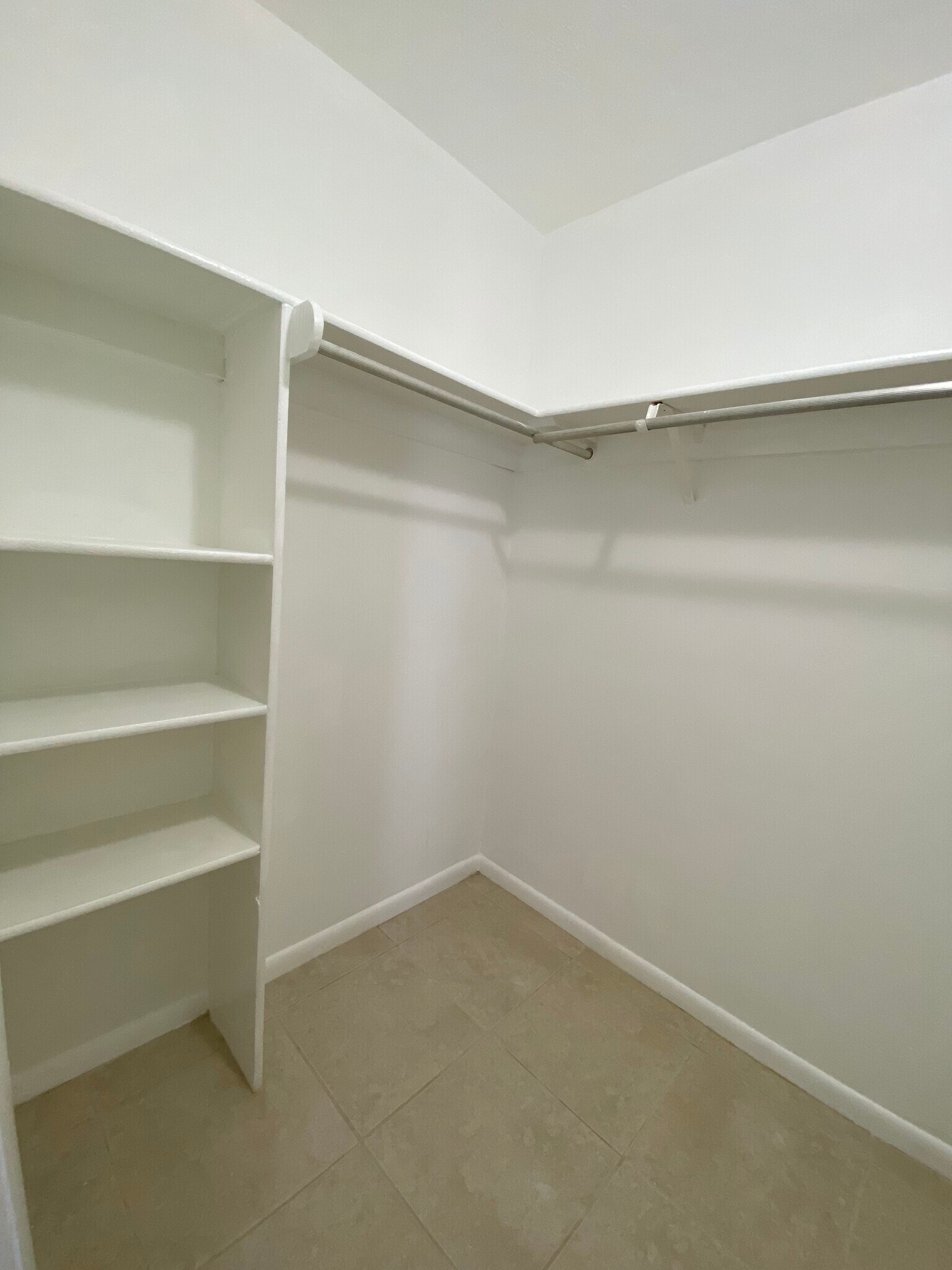 Building Photo - 513 SE 24th Ave