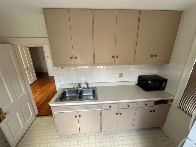 Building Photo - North Campus OSU Single Family Home with 2...