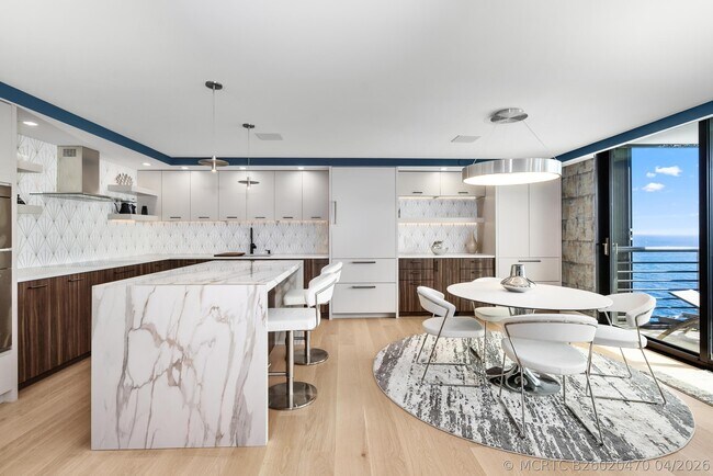 Building Photo - 250 S Ocean Blvd