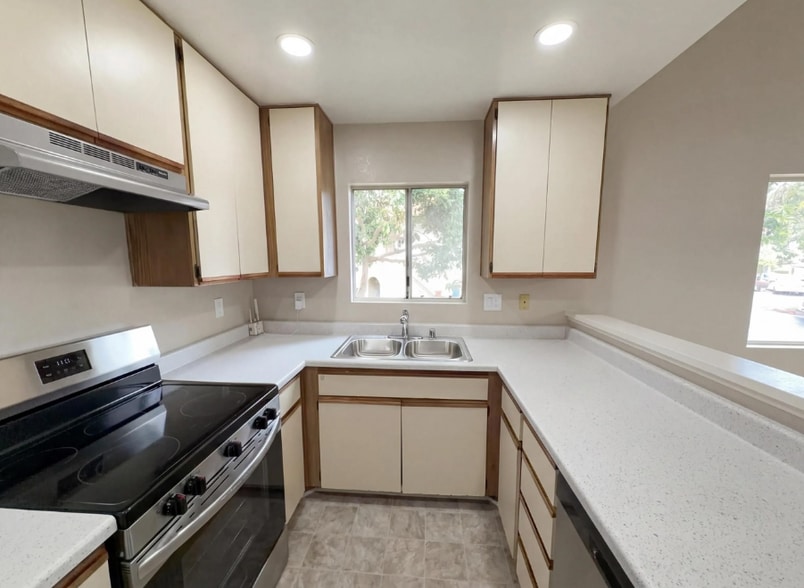 Building Photo - 11231 Avenida De Los Lobos