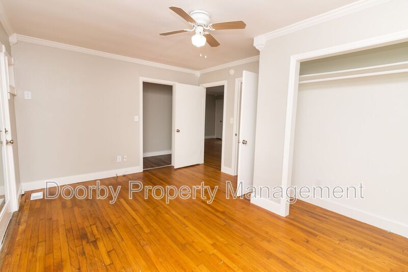 Building Photo - 210 S Lovell Ave