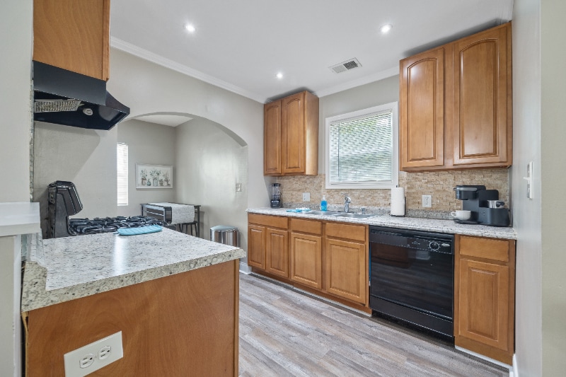 Building Photo - 825 Erin Ave SW