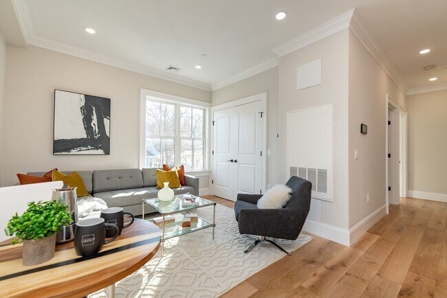 Building Photo - 105 Forest Hills St