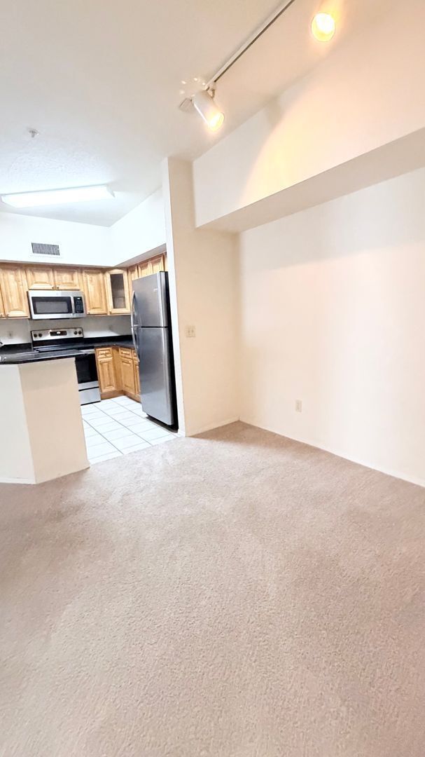 Building Photo - 832 Camargo Way