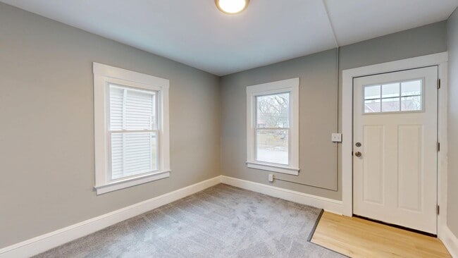 Building Photo - Old Brooklyn Area - 3 Bedrooms - Single Fa...