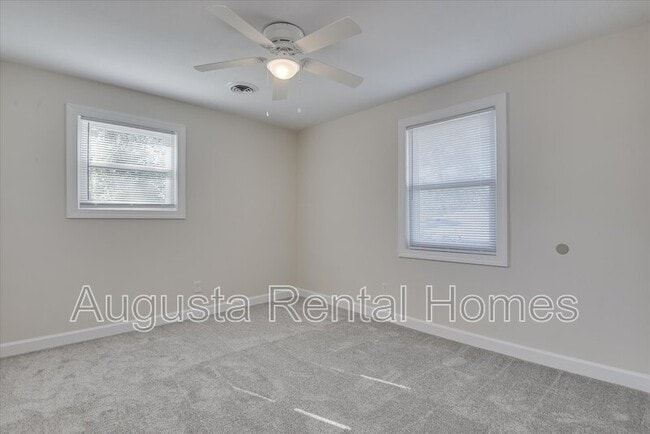 Building Photo - 2336 Prague Ct