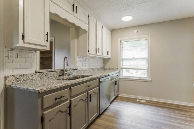 Building Photo - Modern 3BR Home on Quiet End Lot – Fully Updated!