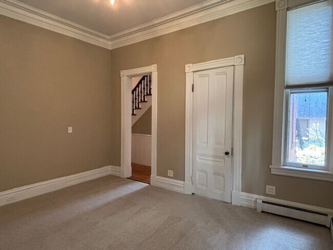 Building Photo - 462 Holly Ave