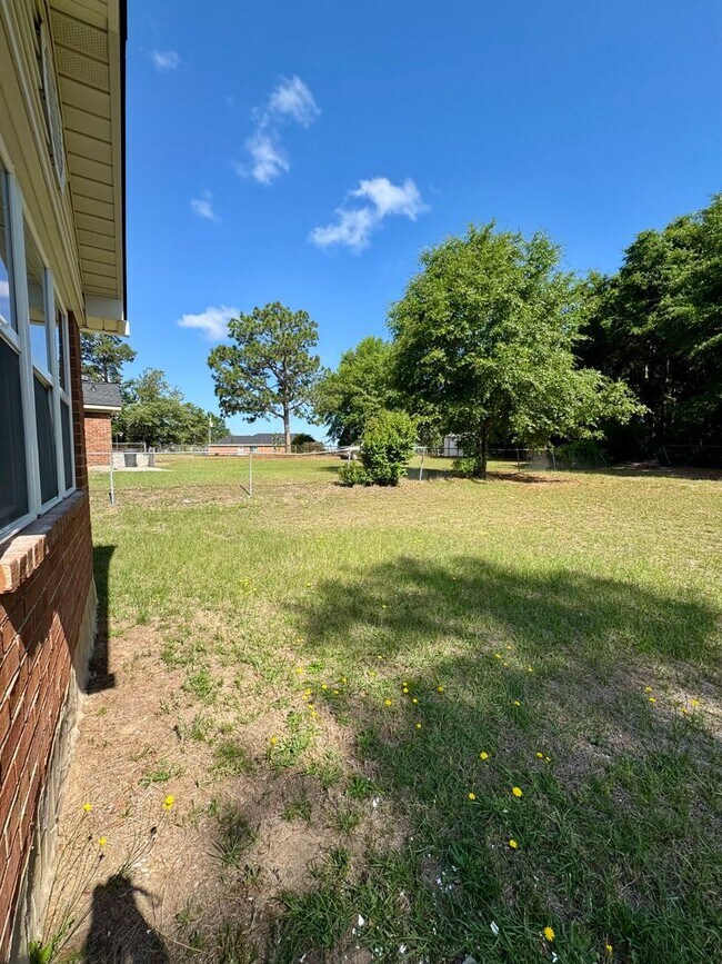 Building Photo - Charming 3 Bedroom, 2 Bath Home Available Now!
