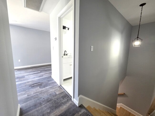 Building Photo - 276 Sumner St