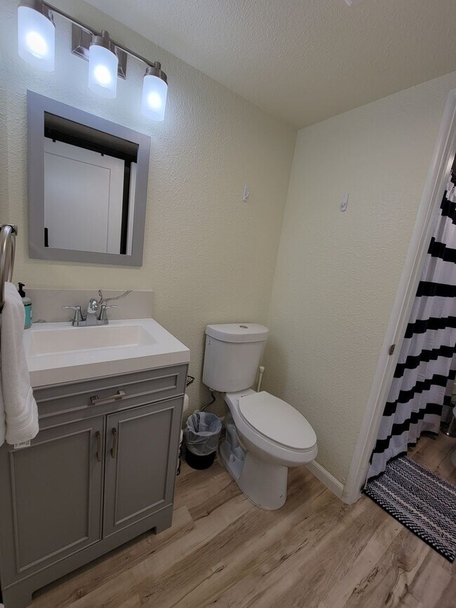 Building Photo - Furnished Downstairs Unit In North Kihei