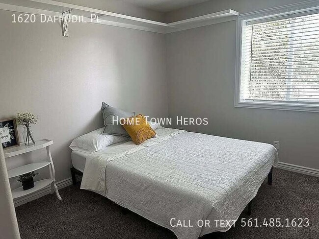 Building Photo - 1620 Daffodil Pl