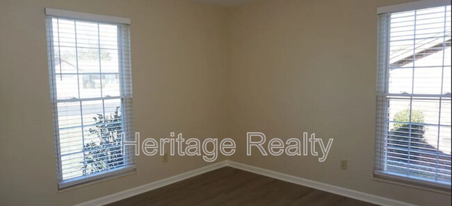 Building Photo - 867 Westgate Dr