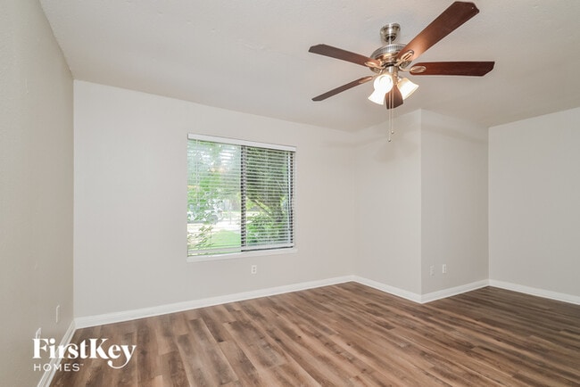Building Photo - 3004 Charter Oak Dr